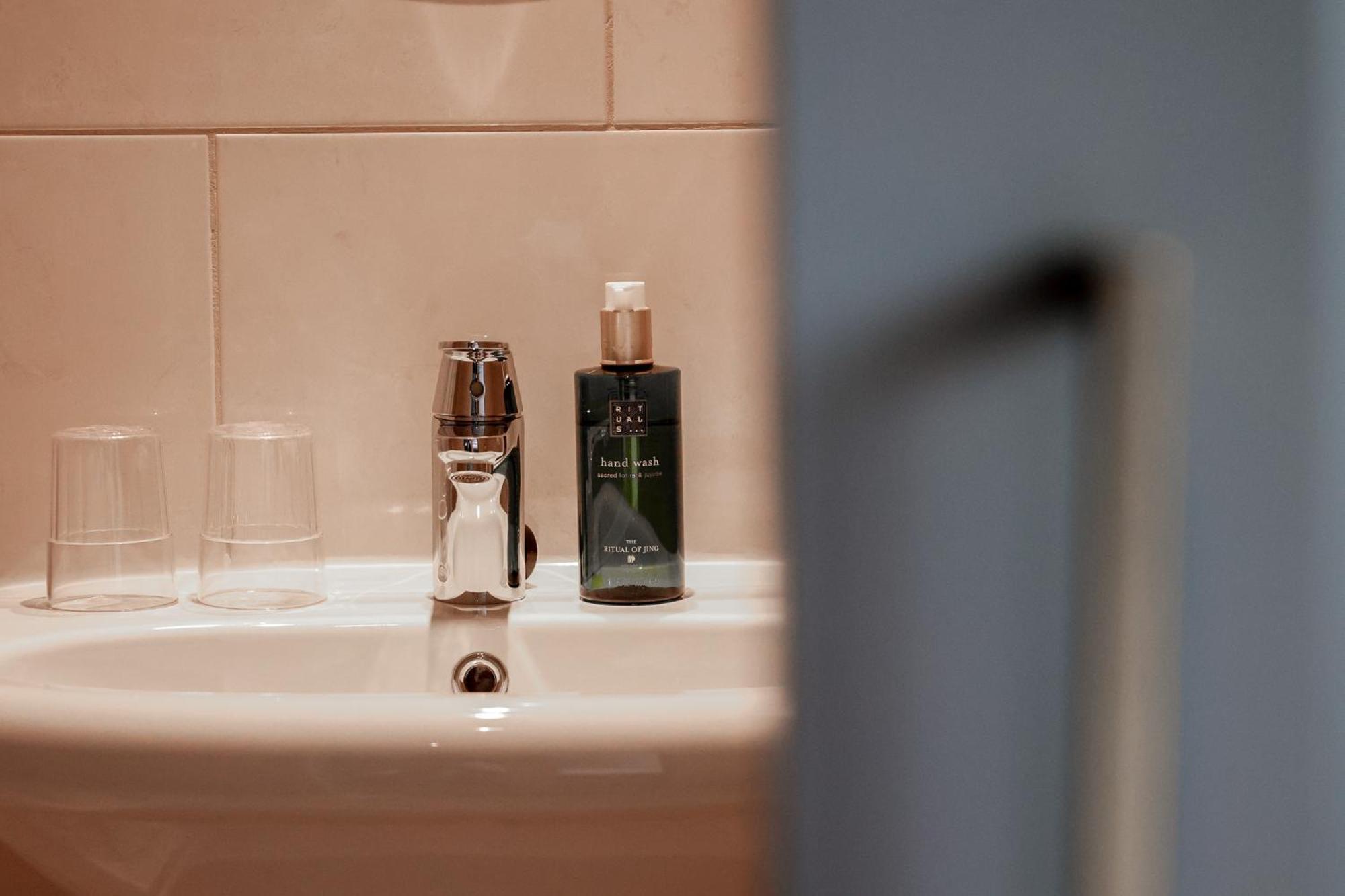 Twin Room Private Bathroom